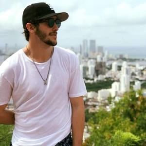 Meet your Posher, Casey